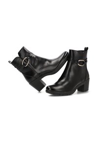 Botas de tobillo de cuero negro con punteras redondeadas, tacones cuadrados, correa decorativa con hebilla y una suela texturizada para mayor agarre.