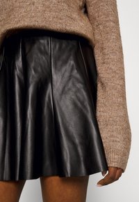 ONLY Petite A-linjekjol - black