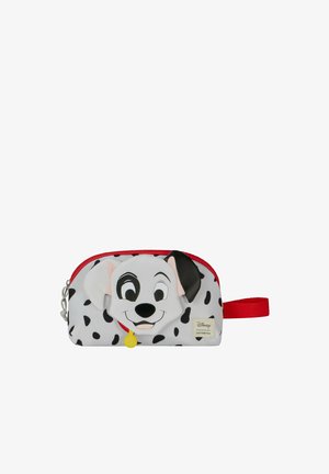 Pouch a pois dalmata con zipper rosso, caratterizzato da un design a faccia di cane. Realizzato in materiale morbido; include una tracolla e un dettaglio con etichetta gialla.