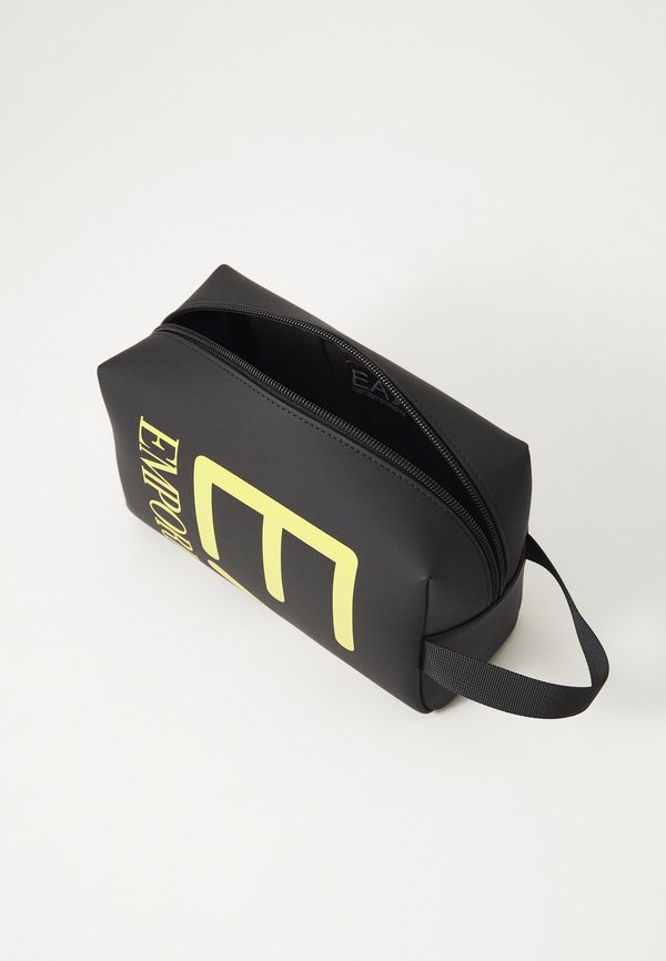 TRAIN BEAUTY UNISEX - Wash bag2