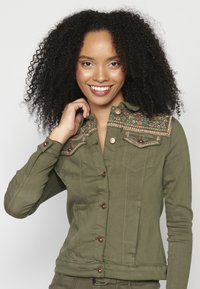 Koroshi Traper jakna - kaki  khaki