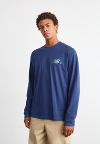 New Balance COURT LONG SLEEVE - Hosszú ujjú felső - navy