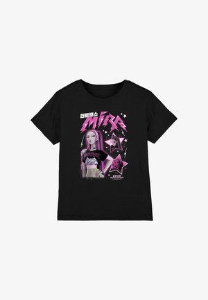 Schwarzes Baumwoll-T-Shirt mit einem Grafikdruck einer weiblichen Figur mit pinken Akzenten, Blitzsymbolen und Sternmotiven.