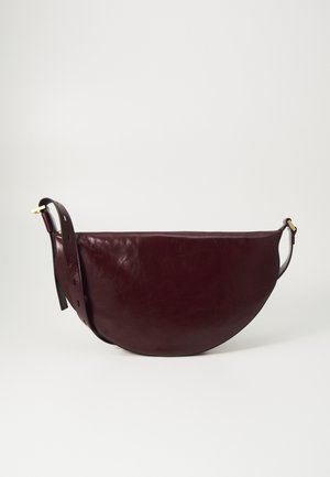 HALF MOON SHOULDER - Skulderveske - burnt red