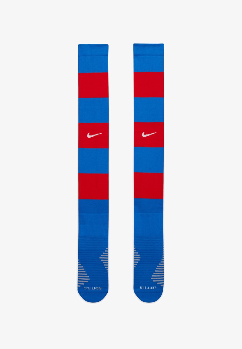 Kniestrümpfe mit blauen und roten horizontalen Streifen, versehen mit einem weißen Nike-Logo. Strukturiertes Muster an der Sohle. Schließlich mit „rechts“ und „links“ beschriftet.