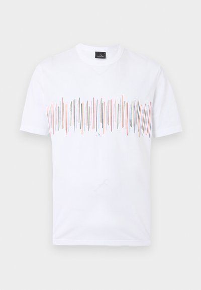 Λευκό κοντομάνικο μπλουζάκι με πολύχρωμες κάθετες γραμμές στο στήθος και μια μικρή μαύρη ετικέτα στη γραμμή του λαιμού.