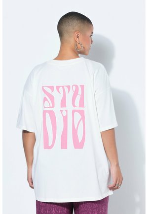 OVERSIZED STATEMENT - T-shirts print - off-white