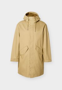 Imperméable beige à capuche avec une coupe droite, doté de deux grandes poches avant et d'une texture lisse. Cordon de serrage ajustable près de la capuche.