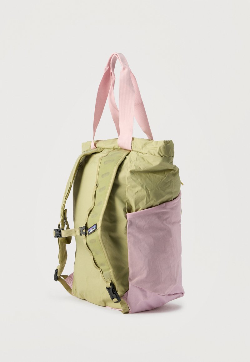 patagonia green and pink backpack Kids' Refugito Daypack 12L Its lightweight structure allows the bag to be easily compressed into its dedicated pocket when not in use Patagonia REFUGITO DAY PACK UNISEX