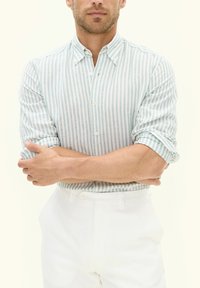 Oscar Jacobson REG FIT STRIPED  - Skjorta - laurel green