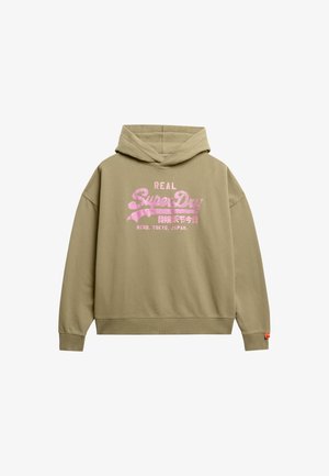 Olijfgroene hoodie met grote roze grafische tekst op de achterkant, ribbelmanchetten en -zoom, gemaakt van zachte katoen.