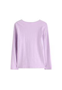 Langærmet top lavet af blødt, let materiale i lavendel, med rund halsudskæring og et enkelt, minimalistisk design.