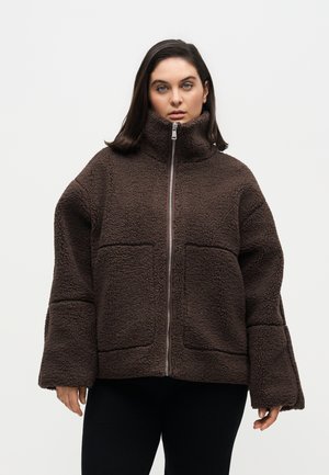 ONLY Carmakoma, CARASPEN - Fleece jacket - coffee bean
