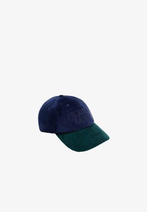 Kordurový klobúk s námorníckym vrchom a zeleným okrajom, so štruktúrovanými pruhmi a vyrazeným logom na prednej strane.