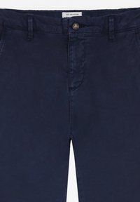 Pantalones de algodón azul marino con un acabado suave, que cuentan con un cierre frontal de botón y dos bolsillos laterales. Diseñados para la colección infantil.