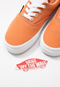 Vans ERA - Tenisky - apricot buff/true white