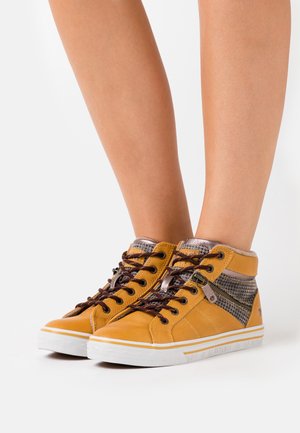 Mustang Sneaker high - gelb/beige