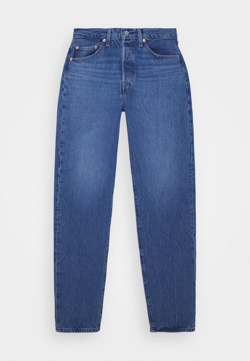 Jeans in denim blu con taglio dritto, cinque tasche, rivetti di rame e una texture sbiadita. Vita classica con chiusura a zip.