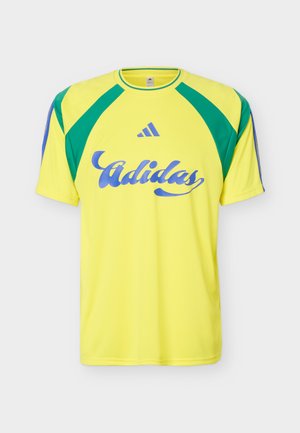 adidas Sportswear, HOUSE OF TIRO NATIONS PACK TRACK TOP - Αθλητικό μπλουζάκι - bright yellow/bold green/bold blue