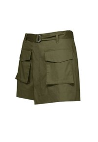 Pantaloni cargo verde oliva con vita con cintura, dotati di due tasche anteriori a pattina e una tasca laterale per uso pratico. Realizzati in tessuto resistente.