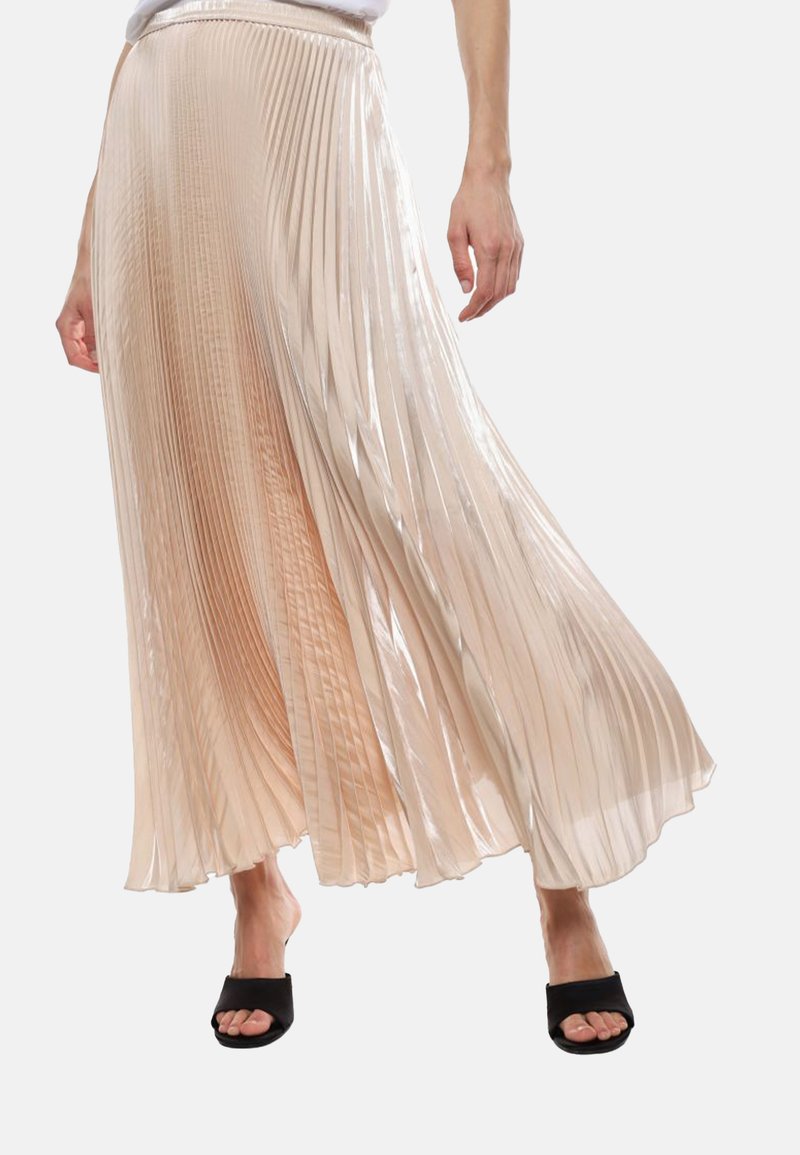 Gonna midi plissettata in satin beige chiaro con un design fluido. Presenta una cintura larga e pieghe verticali testurizzate per un maggiore movimento.