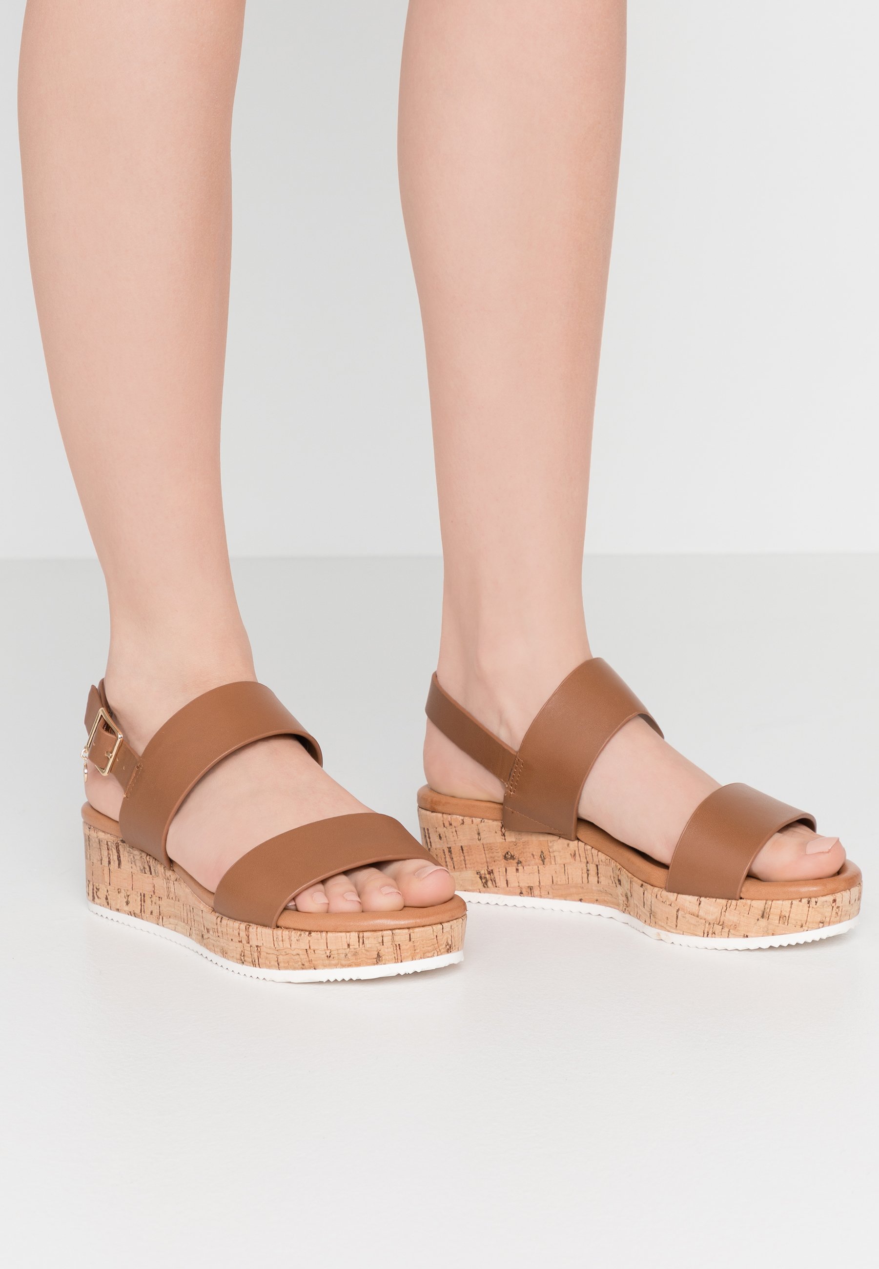 tan wedges dune