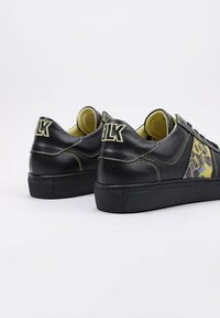 LIMMA TOUCH ME - Trainers - black