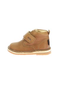 Bruine leren peuterlaarzen met een klittenbandsluiting, ronde neus, contrasterende stiksels en een rubberen zool. Verhoogde hak en accenten met logo detail.