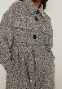 NA-KD Klassisk frakke - grey
