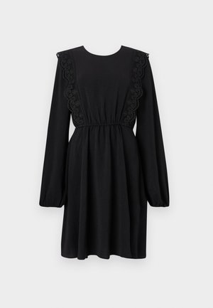 Vestido negro con mangas largas abullonadas, escote redondo y detalles de encaje floral en los hombros. Cintura elástica, tejido suave, hasta la rodilla.