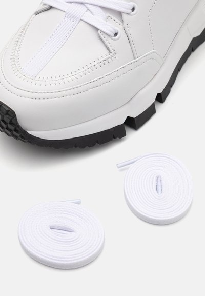 Pierre Hardy STREET LIFE - Sporta apavi - white/black