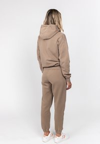 Marat Huppari - light brown