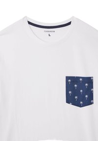 T-shirt bianco in cotone con collo rotondo e taschino blu navy sul petto decorato con motivi di palme bianche. Etichetta del marchio "Terranova", taglia L.