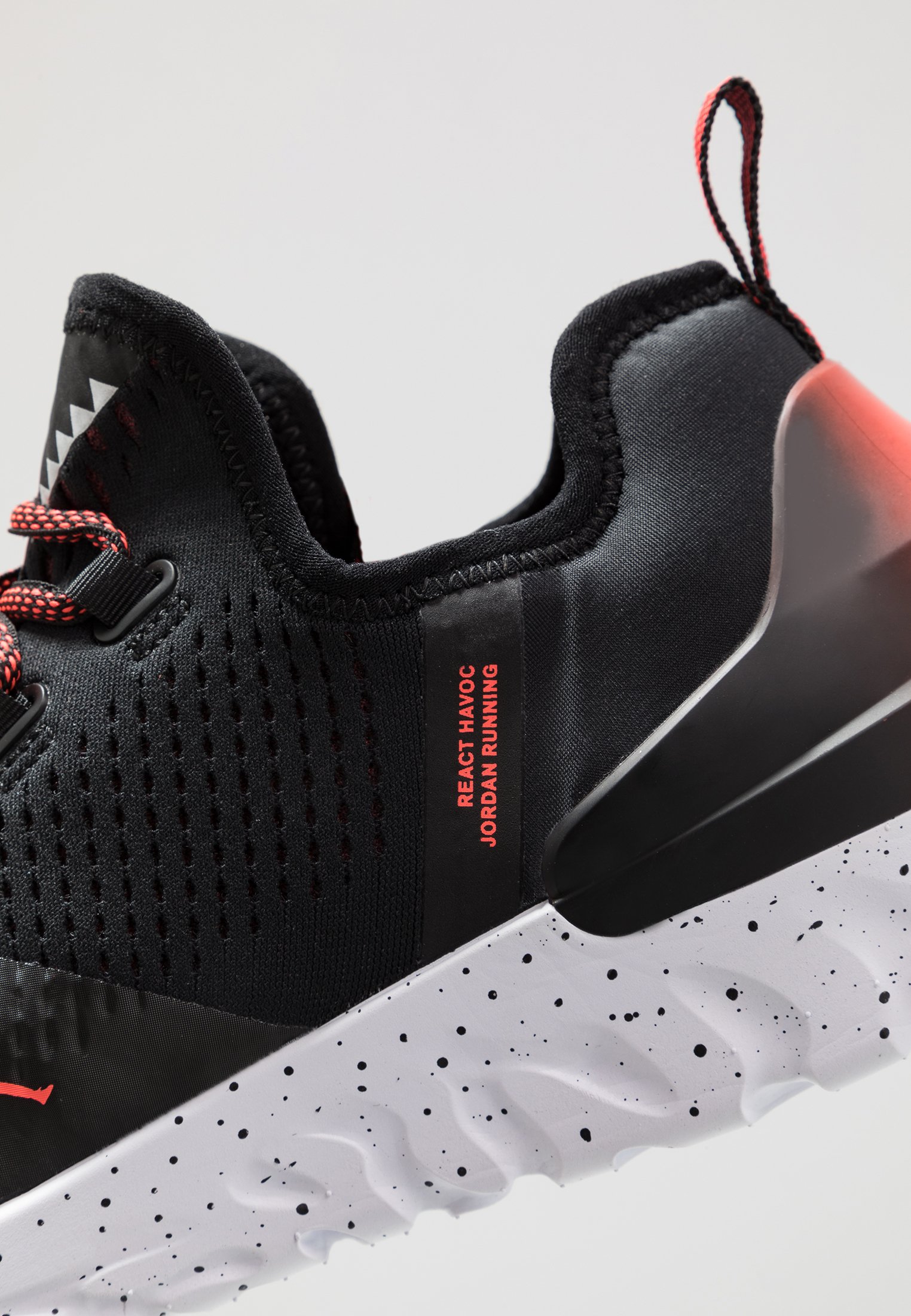 Jordan REACT ASSASSIN Basketballsko blackbright crimson Jordan REACT ASSASSIN Basketballsko gym redwhiteblack