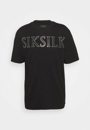 Czarny t-shirt z krótkim rękawem z dużym białym obrysowanym tekstem "SIKSILK" na piersi i okrągłym dekoltem.