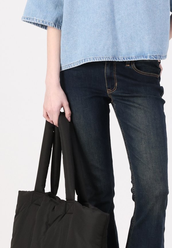 Low-Rise Dark Wash Flare Jeans - Flared Jeans - dark clean3