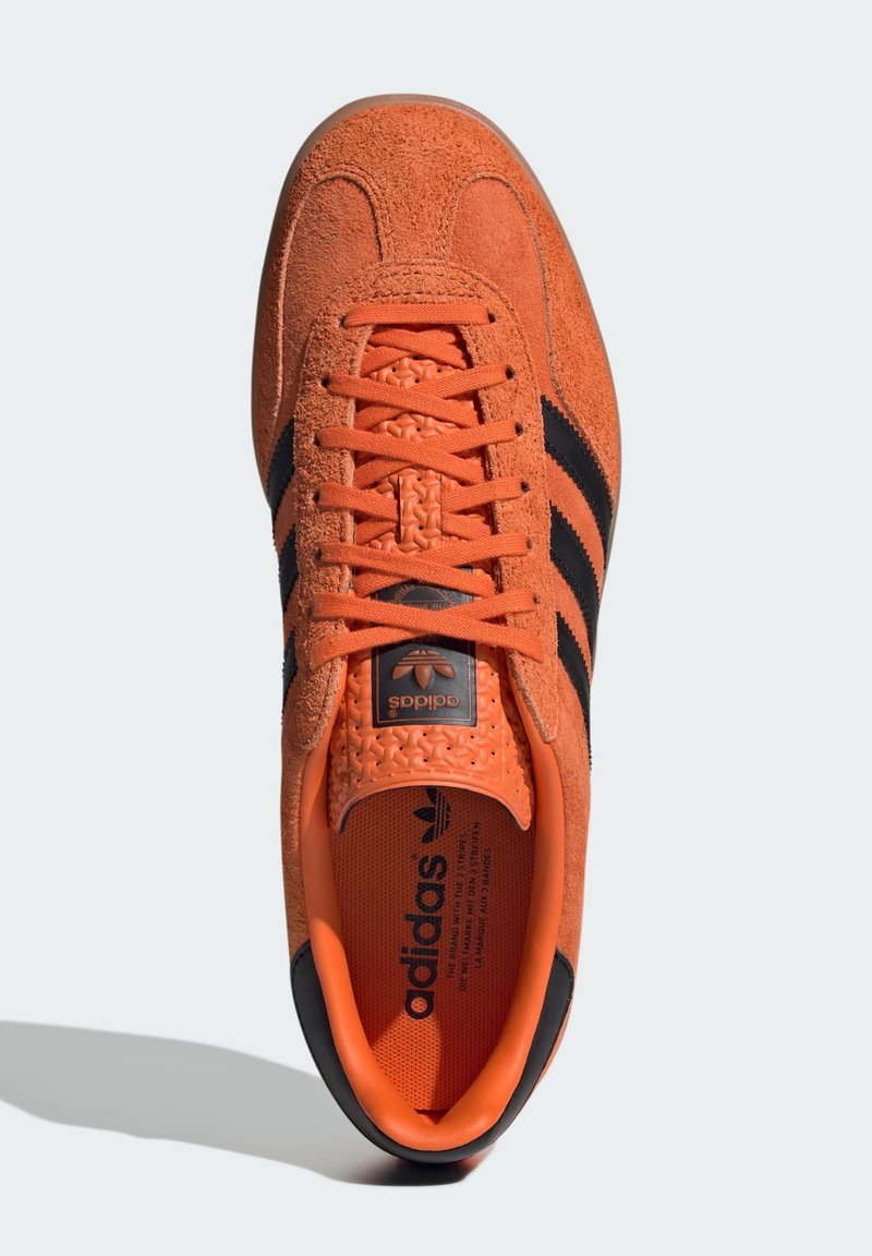 adidas Originals GAZELLE INDOOR UNISEX - Trainers - orange core black gum/ orange - Zalando.co.uk