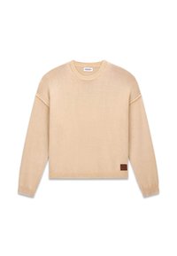 Beżowy, dziergany sweter z okrągłym dekoltem, opadającymi ramionami i prążkowanymi mankietami. Posiada małą skórzaną metkę umieszczoną po lewej stronie u dołu.