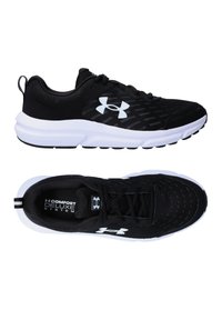 Scarpe sportive nere con tomaia in rete, dotate di colletto imbottito, suola intermedia bianca e suola nera. Include l'etichetta "Comfort Deluxe System".