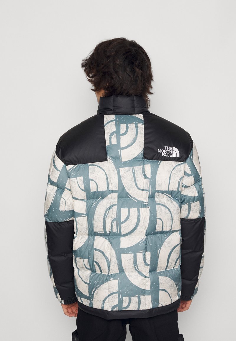 Herren Leichte Jacken | The North Face LHOTSE JACKET Daunenjacke goblin blue woodblock half dome print/blau - IZ57302 Herren Leichte Jacken | The North Face LHOTSE JACKET Daunenjacke goblin blue woodblock half dome print/blau - IZ57302