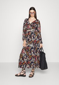 ONLY Tall ONLPELLA SKIRT - Saia evasé - night sky/wild flowers