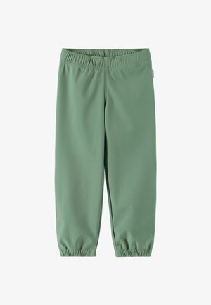 Miękkie, elastyczne zielone spodnie o gładkiej fakturze, zwężanych nogawkach i marszczonych mankietach, odpowiednie do codziennego noszenia lub aktywnego trybu życia.