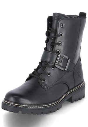 Sort læder snørestøvle med rund tå, spænde detaljer, robust gummisål og kontrastsyninger rundt om bunden.