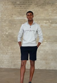 Tommy Hilfiger LOGO MOCK NECK - Camisola - light grey heather