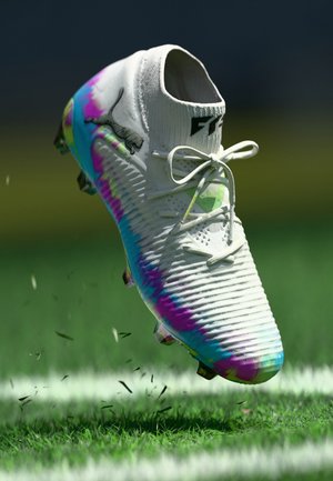 FUTURE 8 ULTIMATE BRILLIANCE FG - Botas de fútbol con tacos - white/fizzy apple/ultra blue/pure magenta