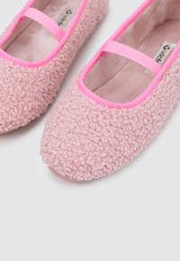 Victoria Shoes Bailarinas con hebilla - pink
