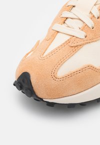 New Balance MS327 UNISEX - Sneakers low - macadamia nut