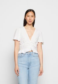 NA-KD FRONT ROUCHING FRILL - T-shirt estampada - white