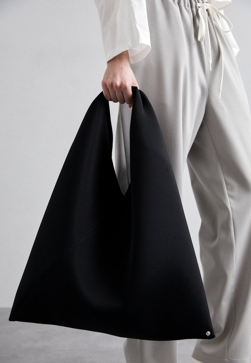 MM6 Maison Margiela CLASSIC JAPANESE HANDBAG - Maisiņveida soma - black