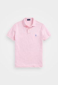 Rosa pikétröja i bomull, med krage, tvåknäppning och en liten blå logotyp på vänster bröst. Korte ärmar, enfärgad.